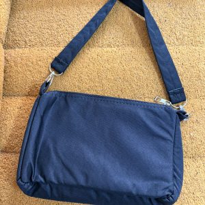 Çantë Crossbody Minimal – E Zezë