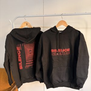 Hoodie “Silence” – I Zi me Print të Kuq